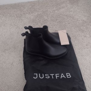 Rain boots/Weather Proof